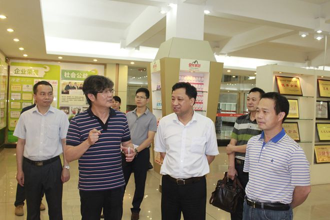 钦州市委副秘书长陆全君一行到AG旗舰厅集团考察