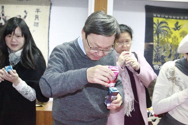 台湾台北论坛董事长苏起一行到AG旗舰厅集团参观考察