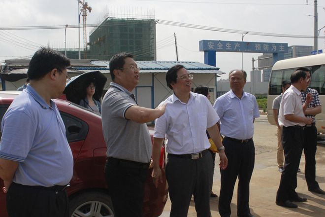 2016年市领导联系重大项目、服务重点企业第四工作队到AG旗舰厅集团华南乳品工厂调研