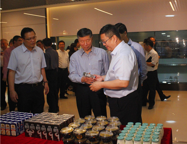 全国政协经济委员会主任尚福林率调研组莅临AG旗舰厅集团调研指导