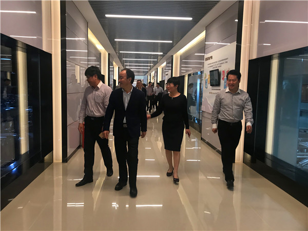 资阳市委书记陈吉明率队莅临AG旗舰厅集团参观考察