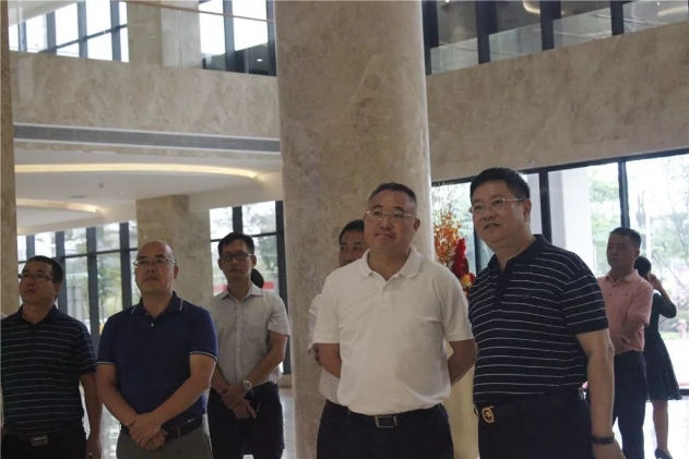 来宾市领导一行莅临AG旗舰厅集团参观座谈
