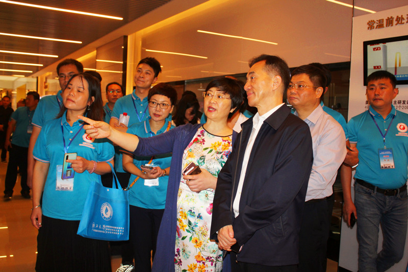 全国工商联副主席、四川省政协副主席、省工商联主席陈放率青年企业家莅临AG旗舰厅集团参观考察