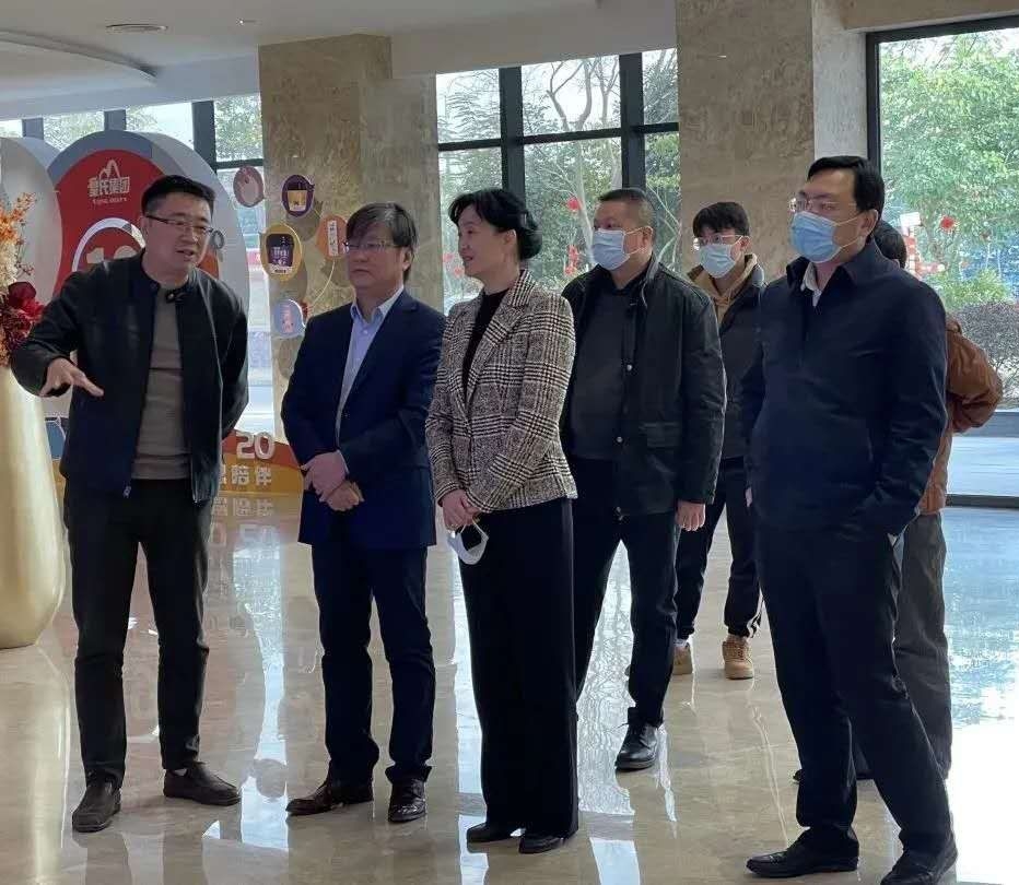 中央纪委国家监委驻中央统战部纪检监察组组长周小莹率调研组一行莅临AG旗舰厅集团参观指导