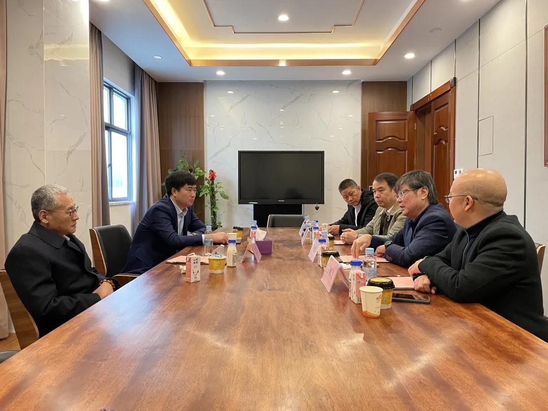 君乐宝乳业集团董事长魏立华莅临AG旗舰厅集团参观交流