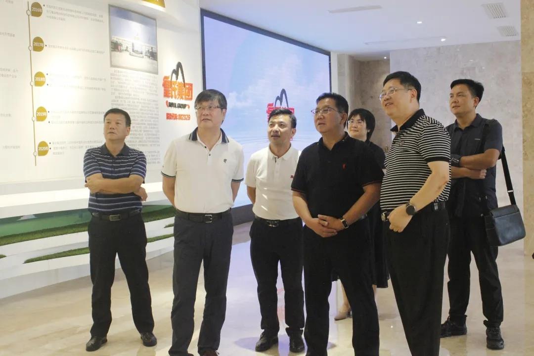 大理州人民政府党组成员、一级巡视员吉向阳率考察组莅临AG旗舰厅集团考察调研