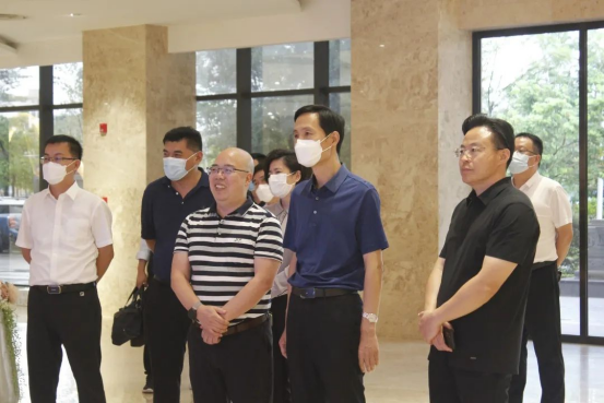 菏泽市委副书记、市长张伦一行领导莅临AG旗舰厅集团参观交流