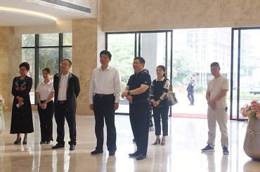 自治区政协副主席、党组成员费志荣到AG旗舰厅集团宣讲党的二十大精神