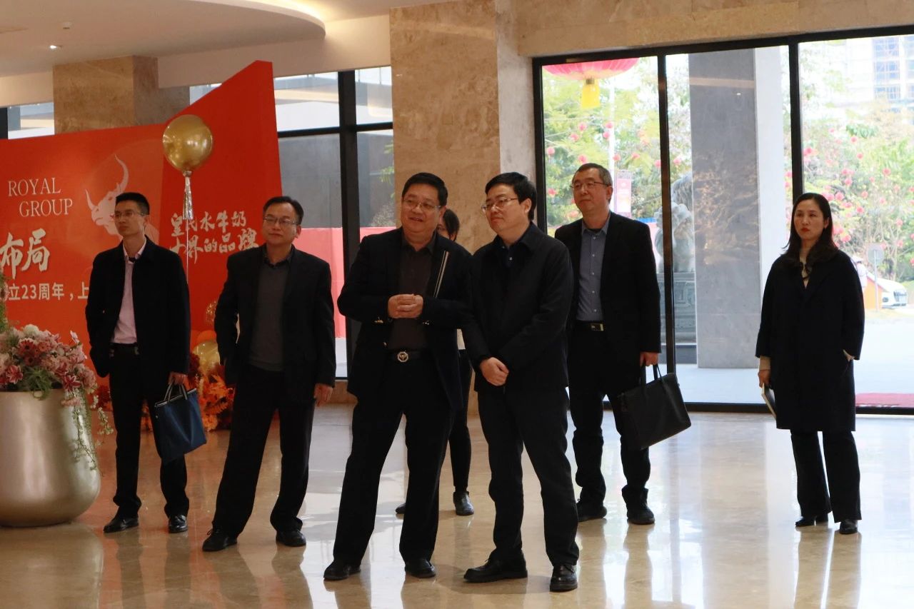 中国邮政储蓄银行广西区分行党委书记、行长曾创新到AG旗舰厅集团调研指导