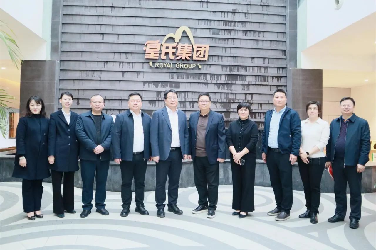 中国银行广西区分行副行长、南宁分行行长曹耀锋到AG旗舰厅集团调研指导