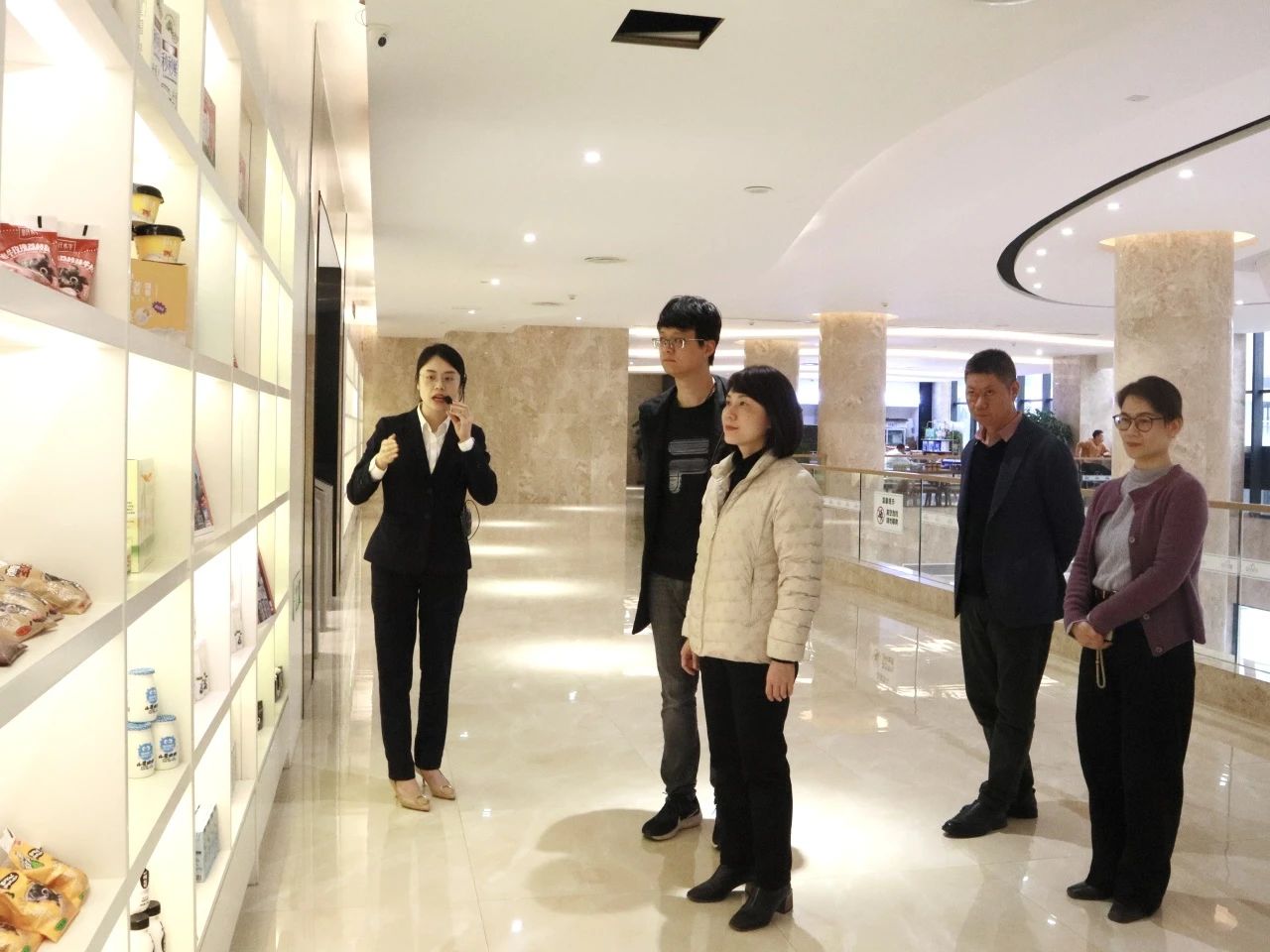 南宁市工业和信息化局局长张丽到AG旗舰厅集团调研